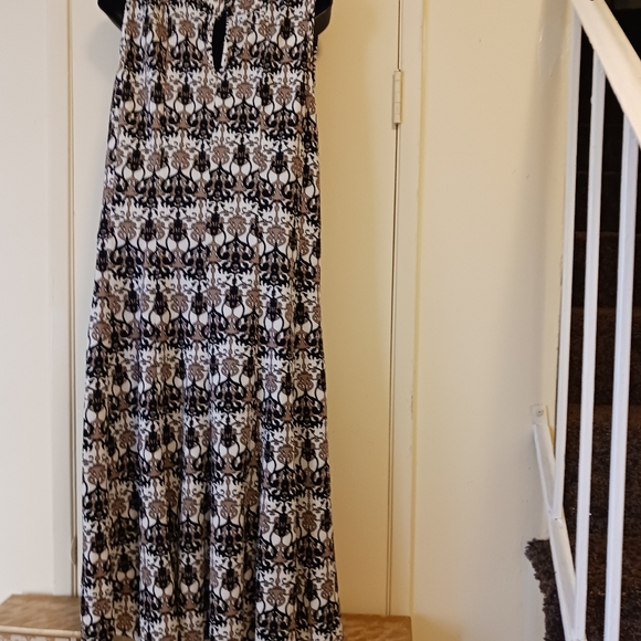 HAANI WOMAN DRESS 2Xcolors white, black , brown, pattern designs. - Picture 9 of 9